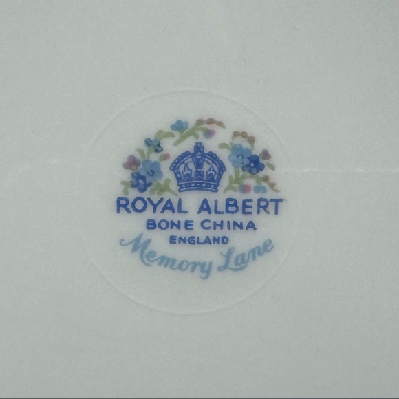 Royal Albert Memory Lane 6" Bread Butter Plates(Set of 6) Bone China England - Picture 4 of 4